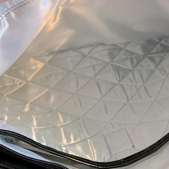 New black insulated tote - Picture 5 of 9